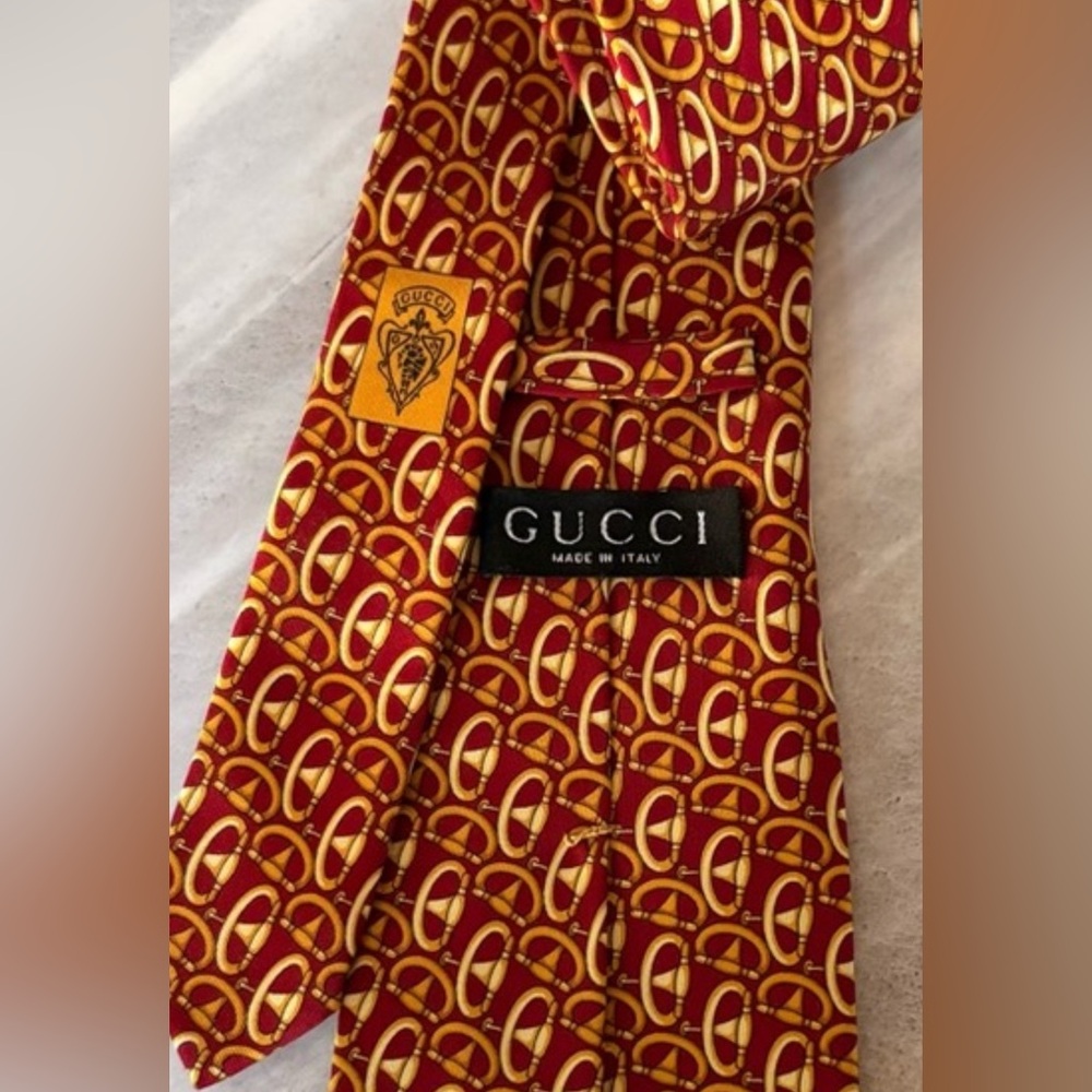 Vintage Gucci Silk Tie Red & Gold Interlocking G Pattern – Made in Italy
